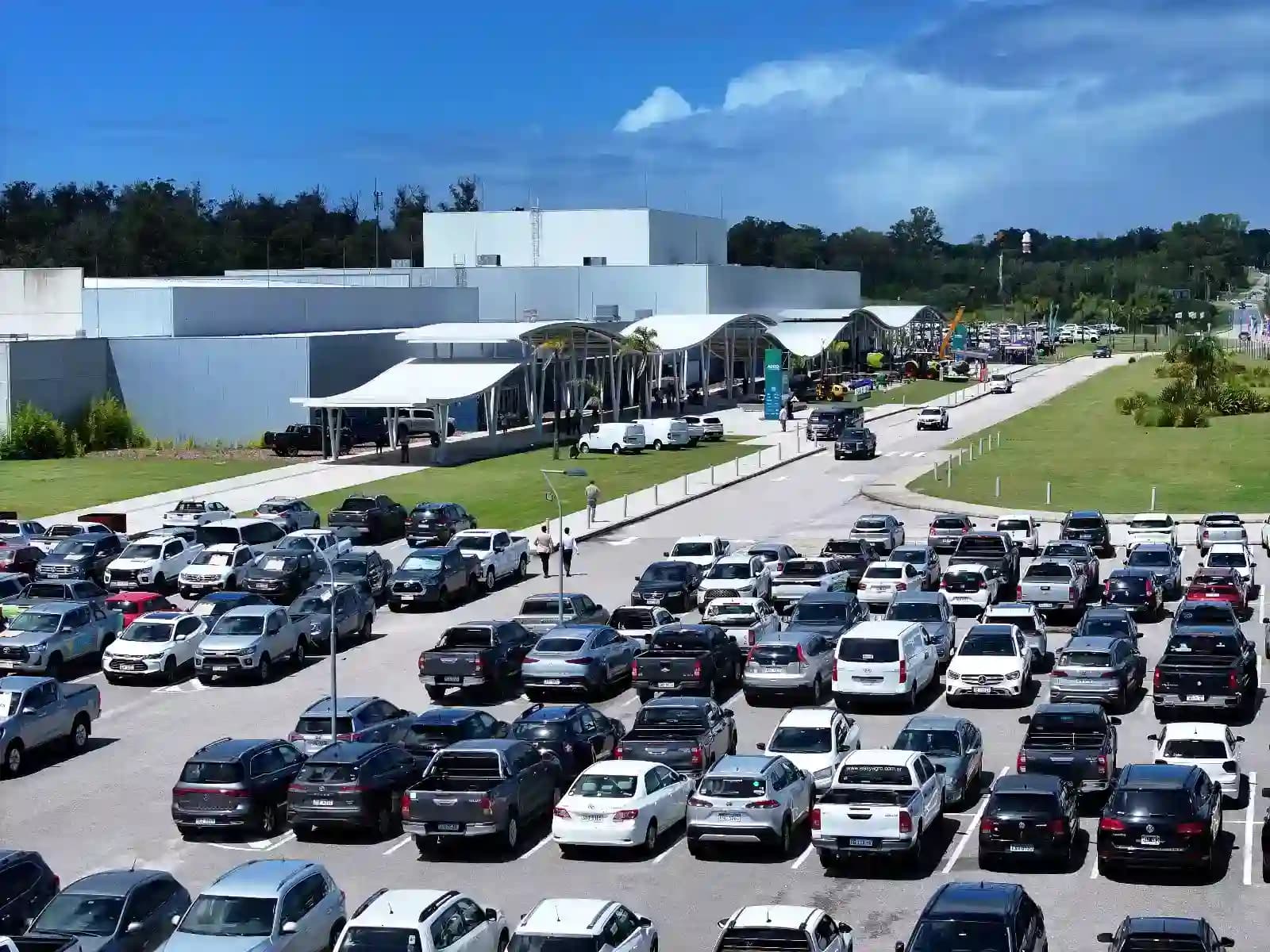 Vista aérea del estacionamiento
