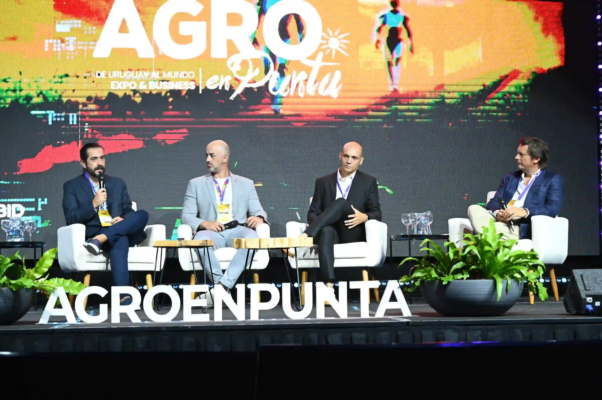 Panel de disertantes en los foros internacionales de Agro en Punta