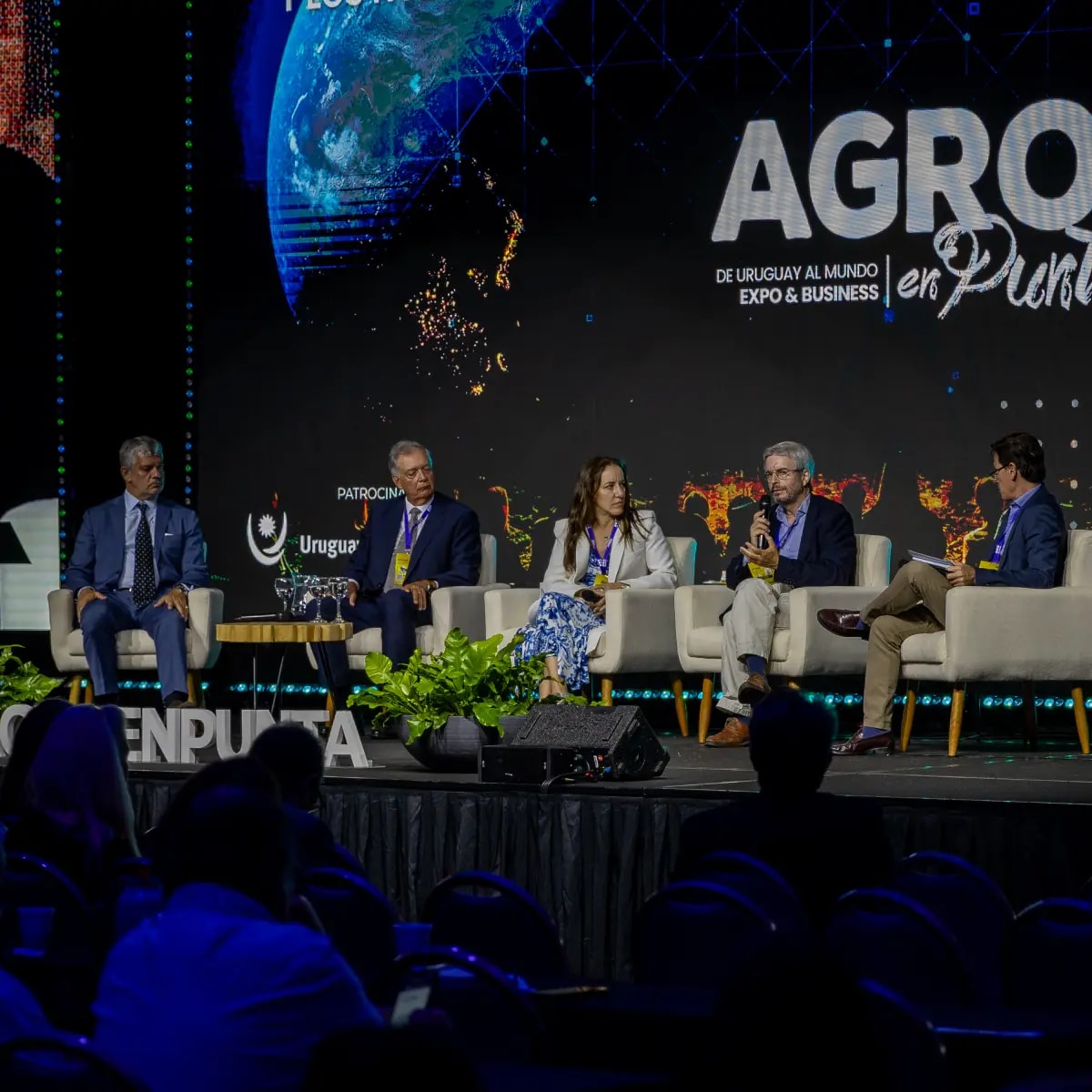 Foro internacional de Agro en Punta en la sala principal